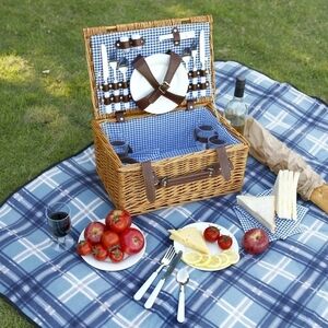 Von Shef NWT 4 Person Picnic Basket Set Blue Plaid Flannel Blanket Dishes Gift